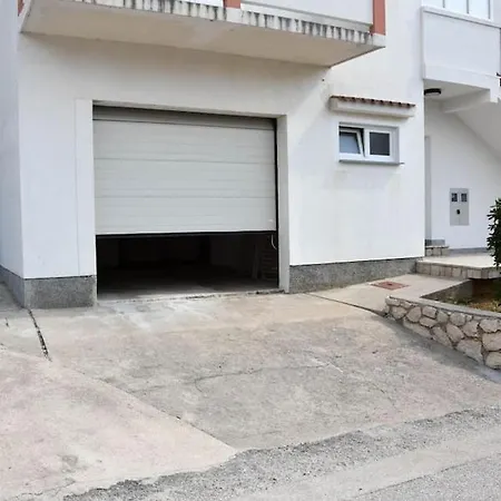 Rafael Apartman Pag Town